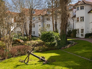 Der gepflegte Innenhof von Haus Granitz.