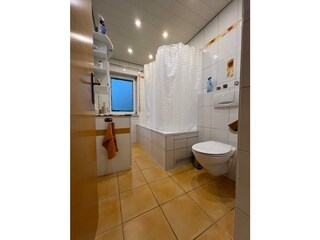 Badezimmer mit Whirlpoolwanne