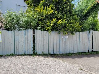 3 kostenlose Stellplätze neben unserer Garage (privat)