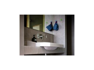 Eines von 3 freundlichen und modernen Badezimmern