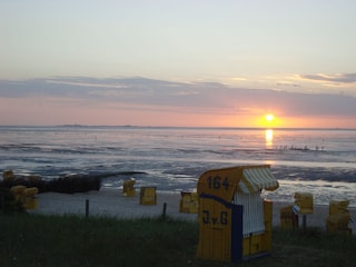 Abendstimmung mit eigenem Strandkorb