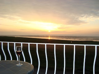 Genießen Sie die Abendstimmung auf Ihrem Balkon