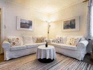 Ferienwohnung Dreizimmerwohnung für 4 Personen, privater Parkplatz, Wifi