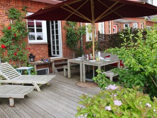 Terrasse mit Teakmöbeln