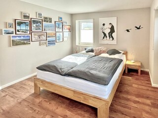 Schlafzimmer mit Doppelbett