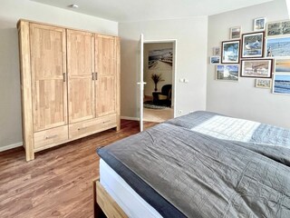 Schlafzimmer mit Doppelbett