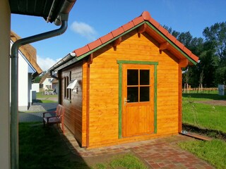 Spacious garden log cabin