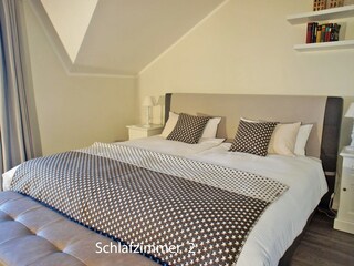 Schlafzimmer 2 mit Boxspring-Doppelbett