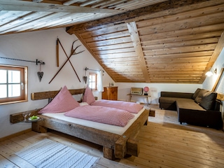 Schlafzimmer (groß mit Ausziehcouch)