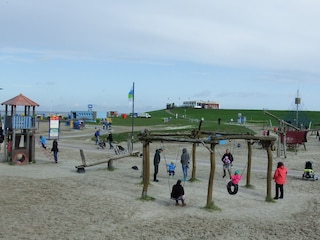 Friesen-Spielplatz am Strand in Tossens