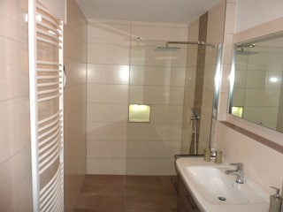 Bsp. FeWo 4-13 Badezimmer mit Regendusche
