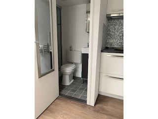 Toilette und Dusche im Gartenhaus