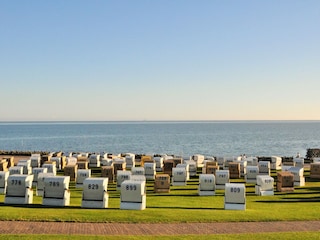 Strandkörbe am Deich