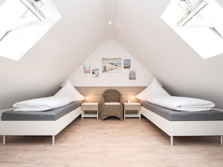 Zweites Schlafzimmer im Dachgeschoss