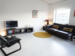 Geräumiges und helles Wohnzimmer