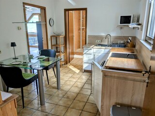 komplett eingerichtete Küche