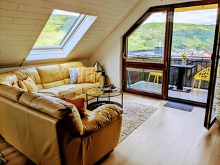 Verdunklungsplisees an den Balkonfenstern