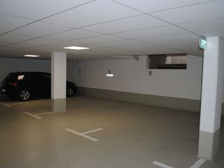 geräumiger Stellplatz in der Tiefgarage