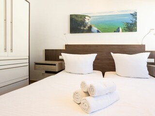 1. Schlafzimmer mit Kleiderschrank