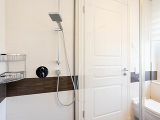 2. Badezimmer mit bodengleicher Dusche