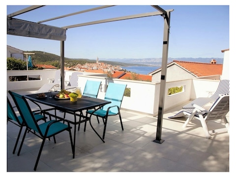Holiday house Zlata – 3 Schlafzimmer, 50 m² große Terrasse mit Meerblick