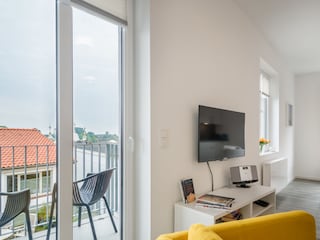 Wohn-/ Essbereich mit Balkon