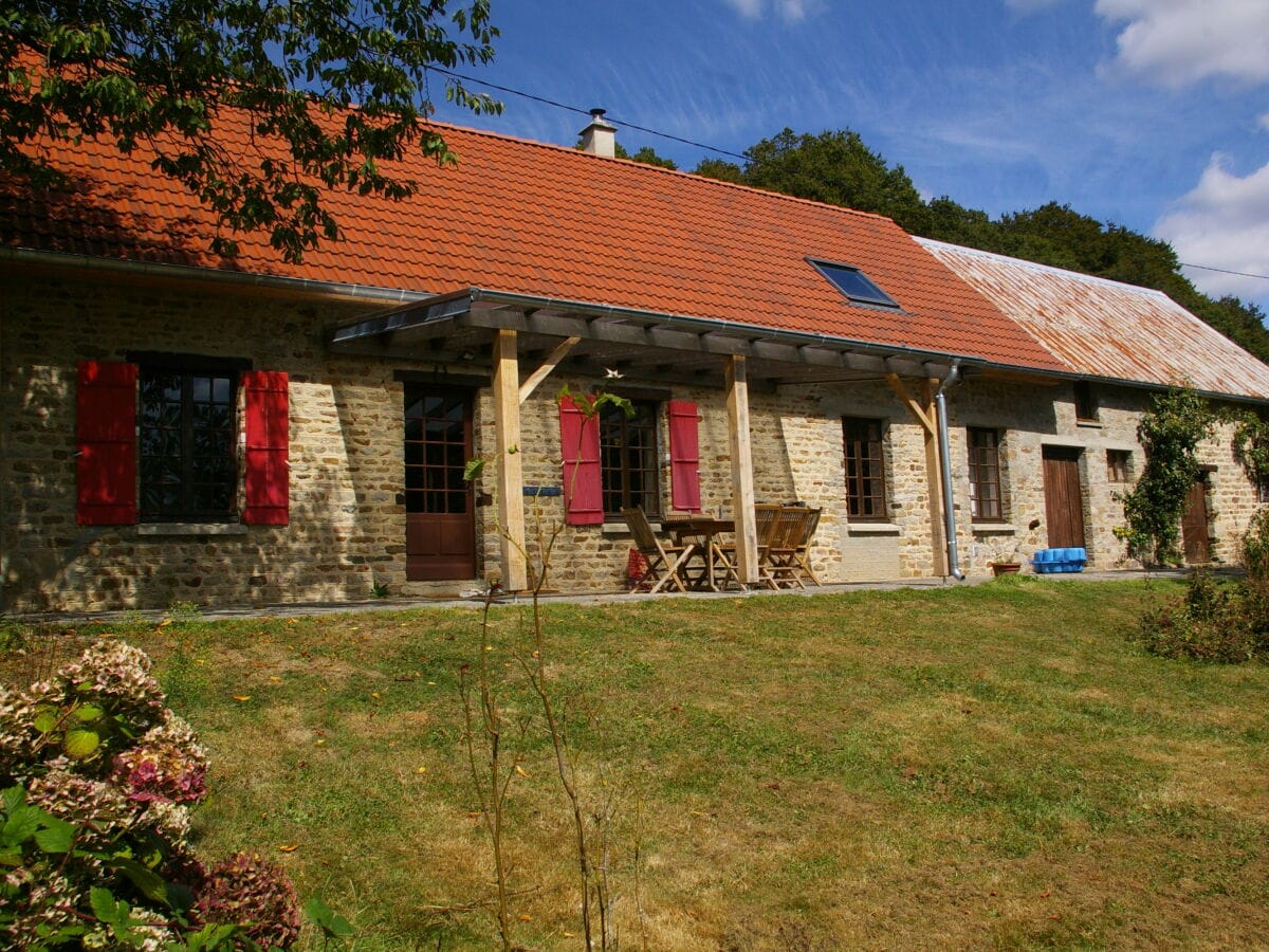 Charmantes Natursteinhaus in traumhafter Alleinlage