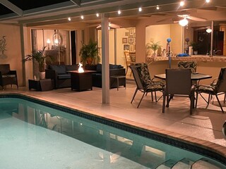 Lanai mit Lounge und Fire Pit