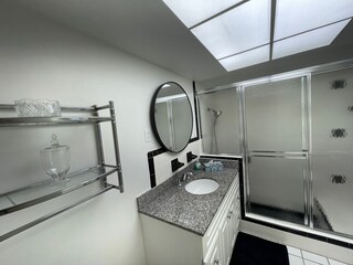 Gäste-Bad mit Dusche, WC