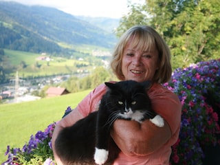 Blick in das Tal Renate m. Katze