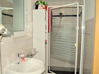 … mit bodengleicher Dusche