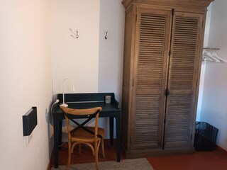 Kleiner Arbeitsplatz im Schlafzimmer