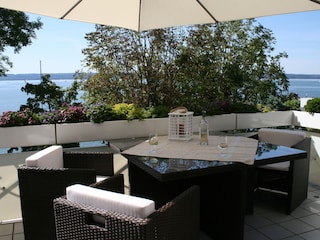 Southwest balcony with a 180° view of the lake and Alps