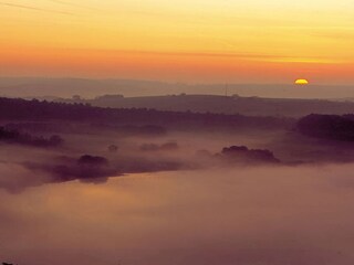 Sonnenaufgang über Schalkenmehren und See