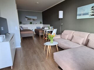 Wohn-/Ess-/Schlafbereich