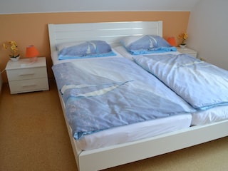 2. Schlafzimmer