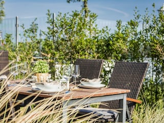 Terrasse mit Ausblick aufs Meer 3
