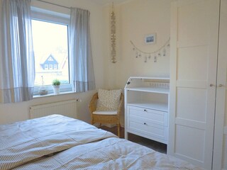 Schlafzimmer mit Doppelbett