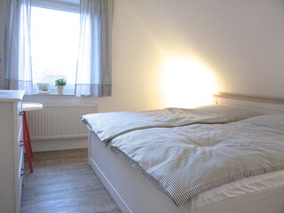 2. Schlafzimmer mit Doppelbett