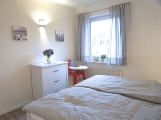 2. Schlafzimmer mit Doppelbett