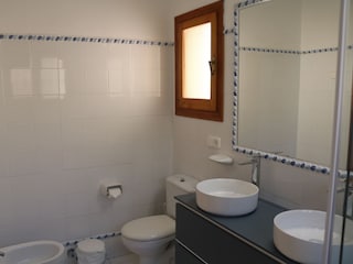 EN SUITE SHOWER ROOM