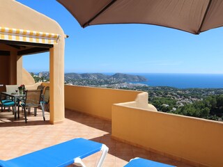 Grosse Terrasse mit fantastischem Meerblick