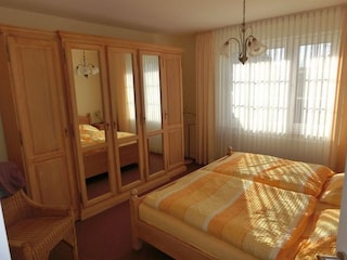 Schlafzimmer 1