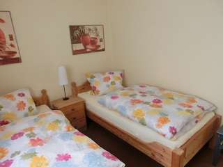 Schlafzimmer 2