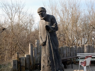 Holzfigur beim Fischer