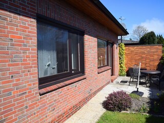 Hausrückseite mit Terrasse
