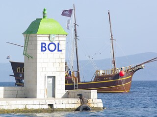 Island-Brac-Bol-Leuchtturm