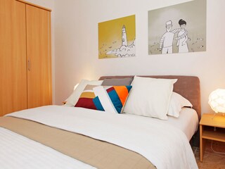 Schlafzimmer mit Doppelbett