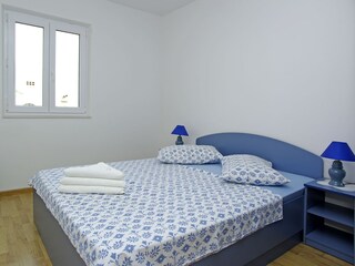 Doppelbett-Schlafzimmer-2