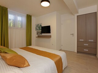 Doppelbett-Schlafzimmer-3
